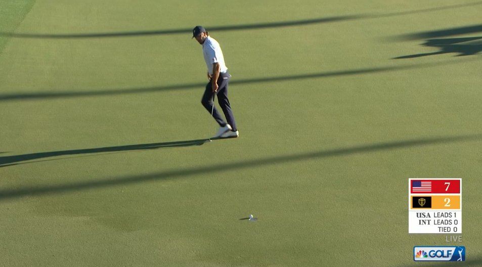 NoLayingUp's tweet photo. Legitimately has to be one of the coolest possible feelings in golf. 

18th green, to win the match, entire team surrounding the green. https://t.co/CraT12884V