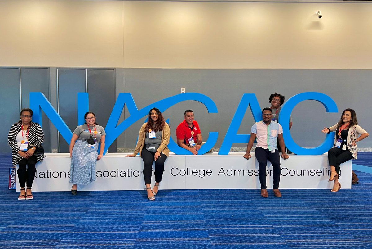 JHebert_HISD's tweet photo. A few of us @HISDCTE SR Specialists having fun on our 2nd day of @NACAC! #learningtodayearningtomorrow https://t.co/ffqLHjkgfZ