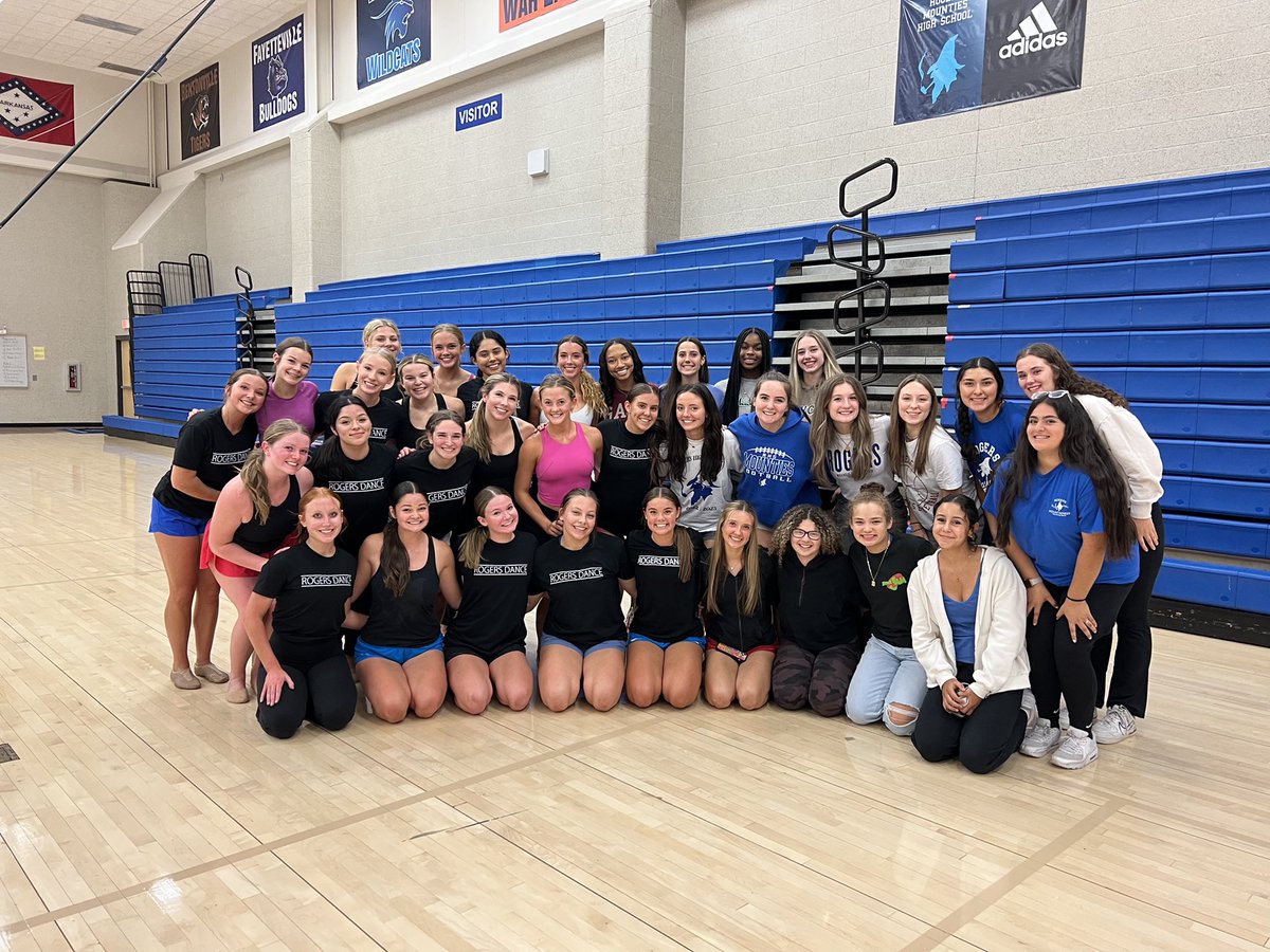 mountiewbb's tweet photo. We got to help @rogers_dance perfect their routine today. These guys bring it! Go Mounties! https://t.co/ey7CWEtag4