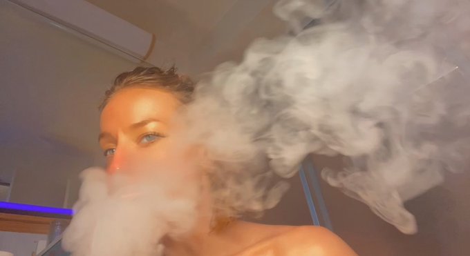 Naked in the clouds https://t.co/4UtVqG4zJh