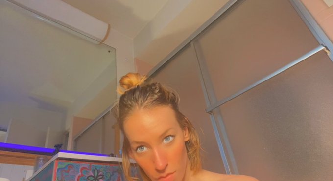 Naked in the clouds https://t.co/4UtVqG4zJh