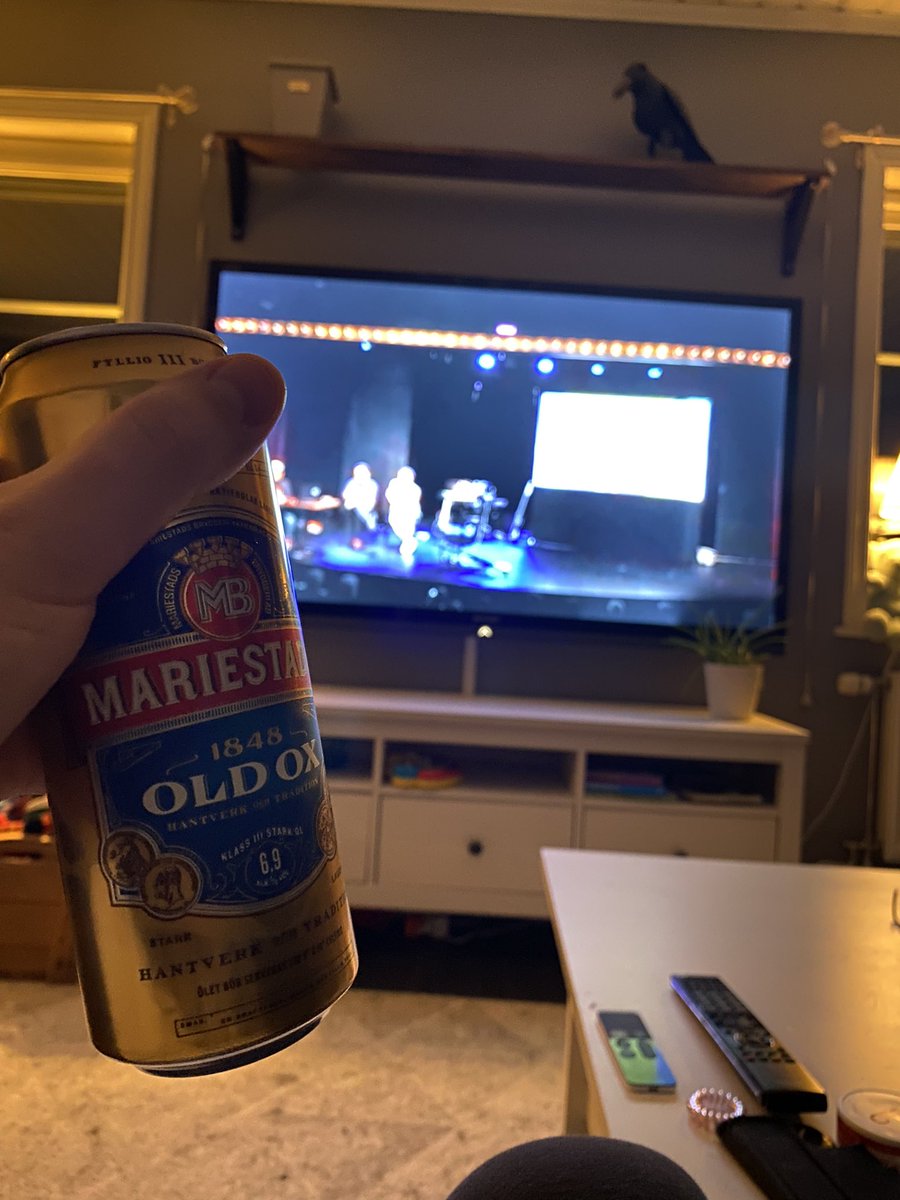 När man äntligen får tid att avnjuta Krigshistoriepoddens livepod så tar man sig en lättöl och njuter! <a href="/Krigshistoriep1/">Krigshistoriepodden</a> #RysslandLOL #EvigÄra