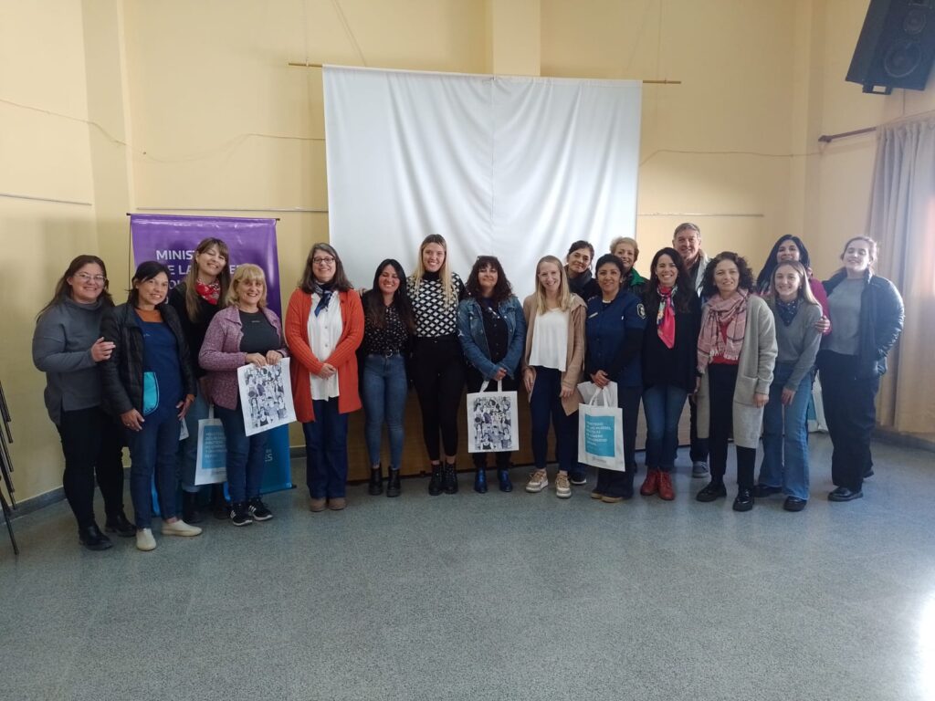 BairesParaTodos's tweet photo. El programa "Mi Pueblo" llegó a Punta Indio
@MinMujeresPBA @EstelaEDiaz

#BairesParaTodos #DavidAngueira #EstelaDiaz #PuntaIndio
https://t.co/XfWuIRob3O https://t.co/EGVbw8Jfby