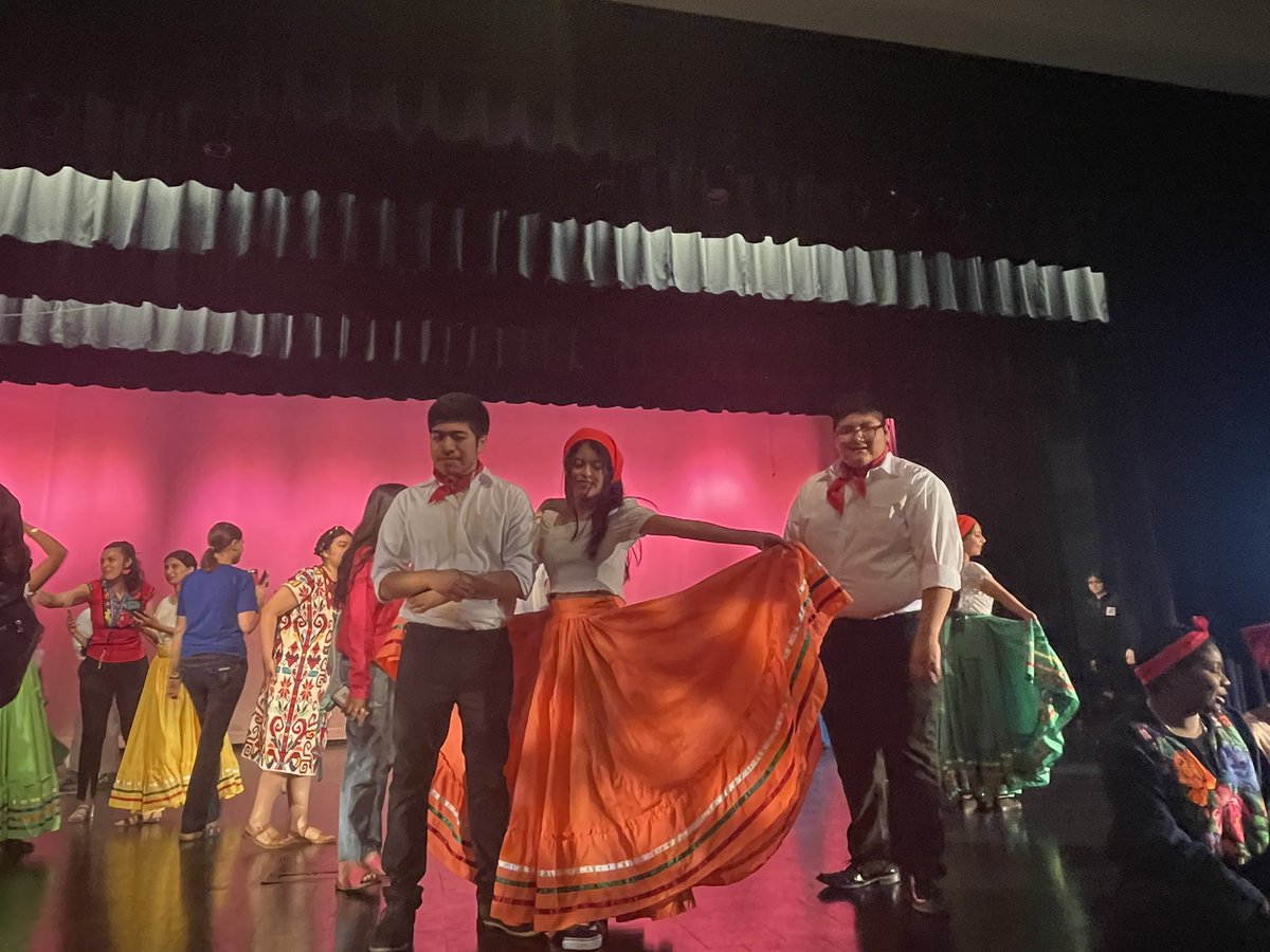 themomitchell's tweet photo. A great day to be a RAM !!! Thank you to our students and staff for an amazing Hispanic Heritage Month program #NCSSBETHEBEST #ramsrise #ramfam 💙 💙💙 @Newton_High https://t.co/w1j5n8Virs