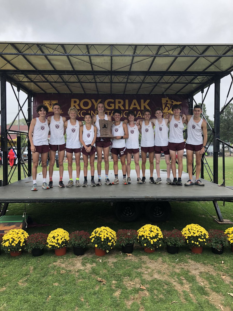 dowcathxc's tweet photo. Griak team champions! Go Maroons! #attitudeofgratitude https://t.co/sporuf8jB7