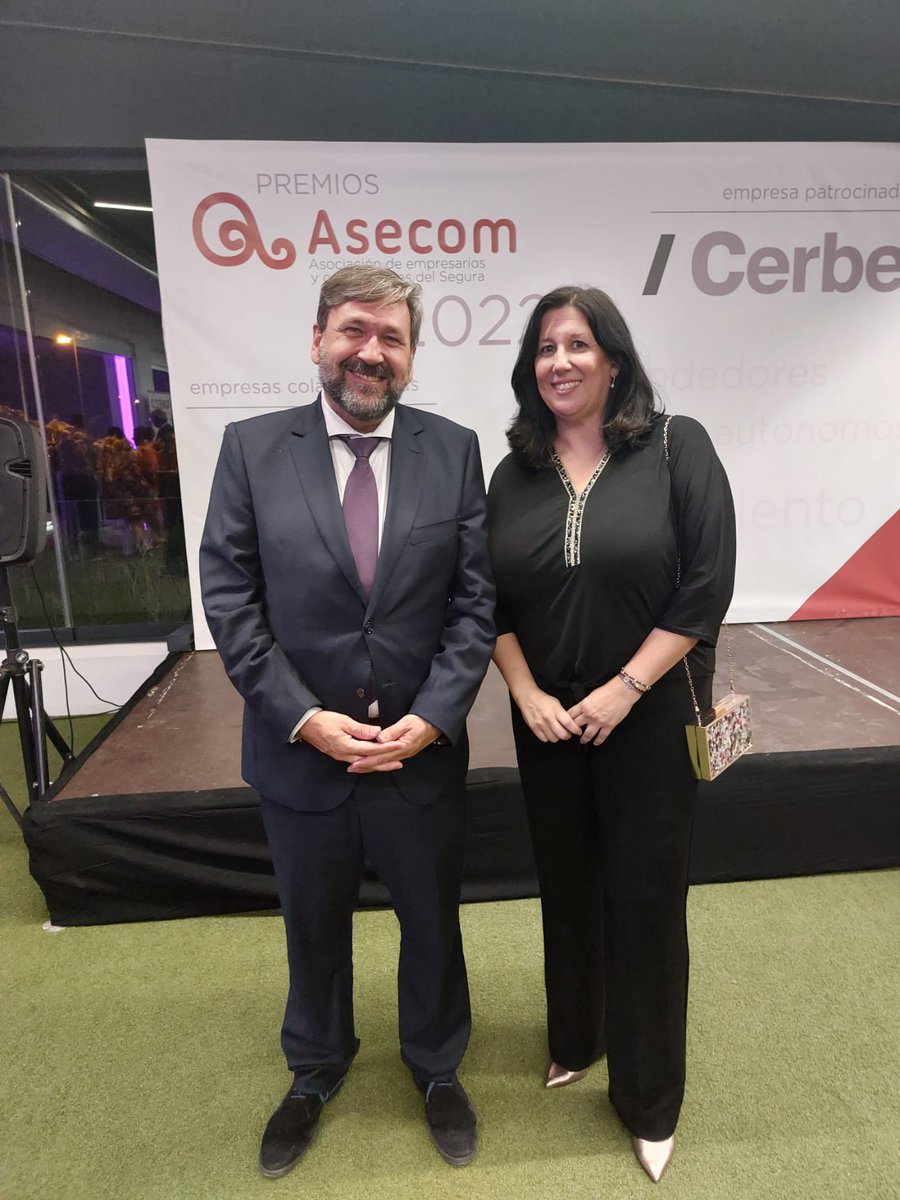 OmepMurcia's tweet photo. Esta noche se ha celebrado la Gala de Premios y 13º aniversario @ASECOM_Murcia
Y nuestra vicepresidenta ha estado presente en un acto de importante relevancia en el tejido empresarial de nuestra Región.
Enhorabuena a los premiados.
#empresarios #asecom https://t.co/4eKRcT7s1J