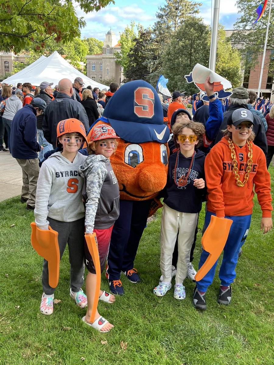 MichaelMClarke's tweet photo. Happy Birthday Liam! Go Orange. #cusegameday https://t.co/RVx282BAVi