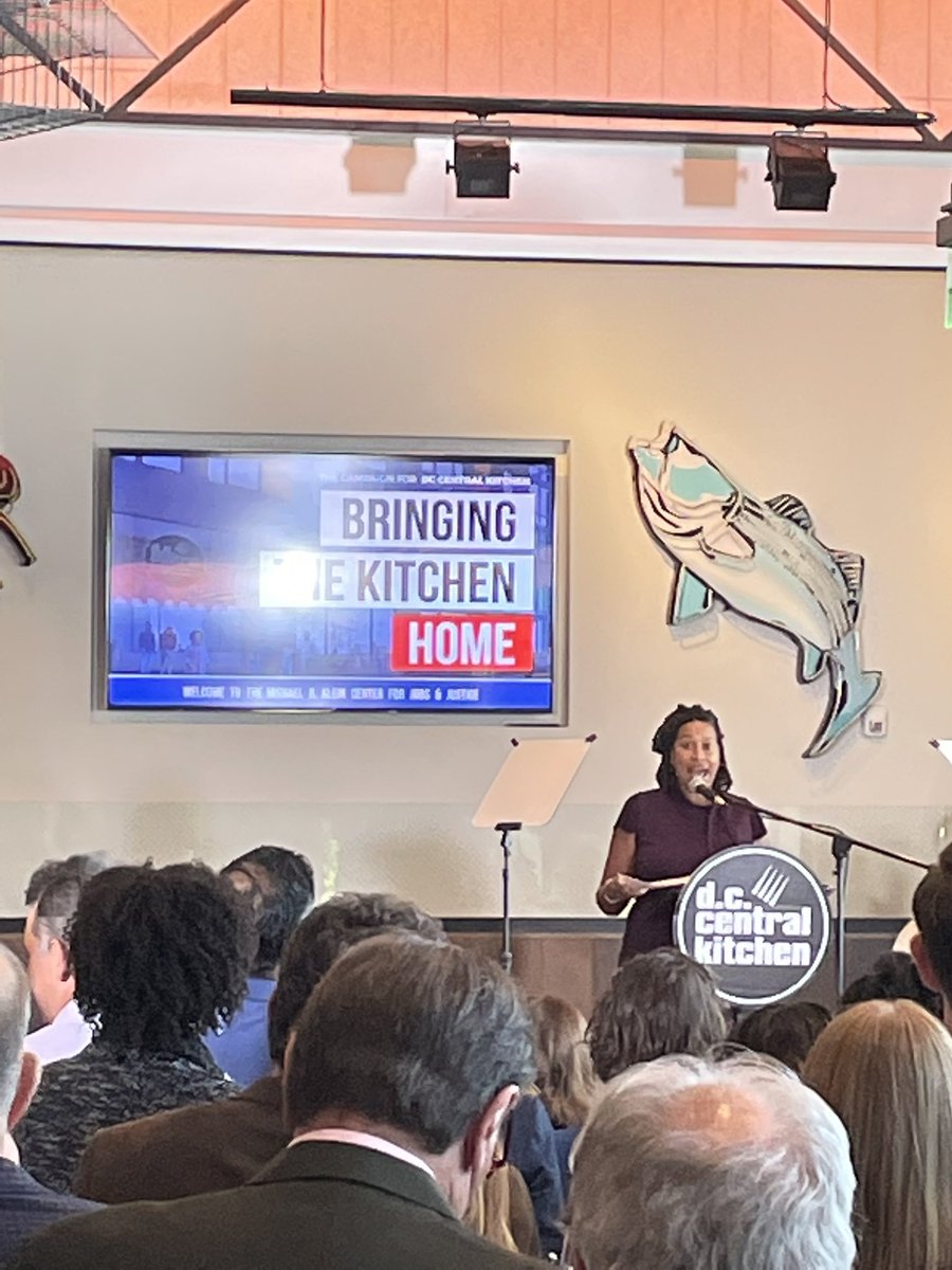 jodywarden's tweet photo. Excited to see @dcck “rip hunger out by its roots” with their almost completed, fabulous new facility, the Michael R. Klein Center for Jobs and Justice.    @MikeCurtinDCCK @AxJusticeMoore @chefjoseandres @MayorBowser https://t.co/pgTqdPUKyE