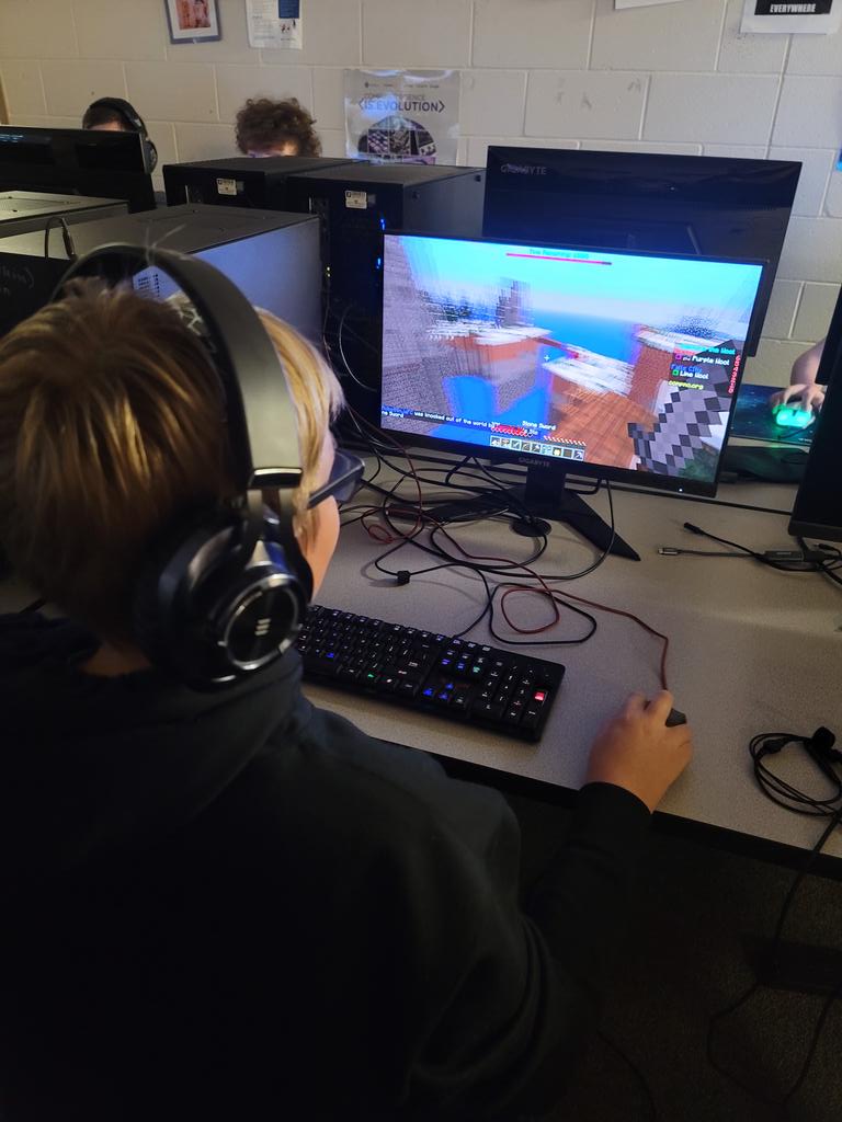 EsportsGretna's tweet photo. Had a great Minecraft scrimmage today with @FallsCityPS Esports team! https://t.co/31diNeM8KB
