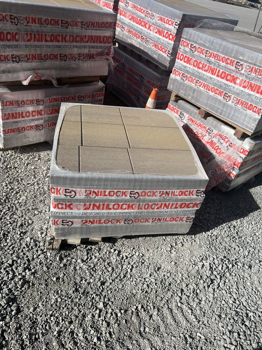 LiteWork29's tweet photo. Moving bricks at 41 years old is a personal decision, do what works for you. #landscaping #legalmoney https://t.co/7yRtAF34Tl