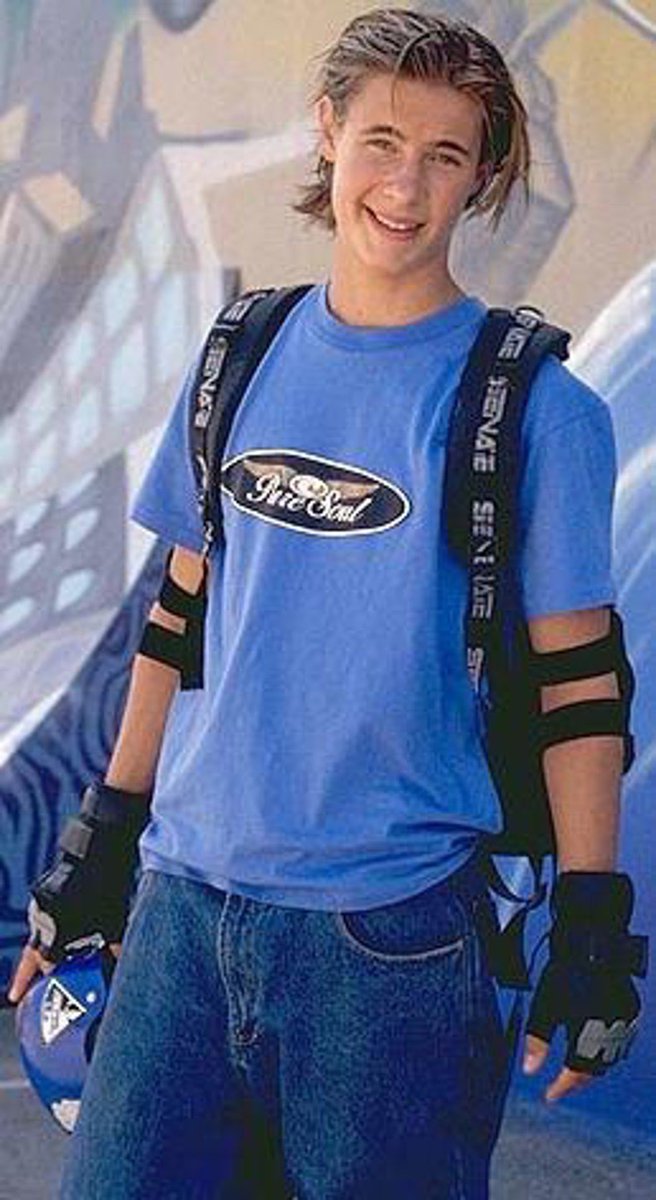Thundermonky20's tweet photo. If Justin Herbert didn’t make it to the @NFL he’d be shredding the gnar with some rollerblades beating up skateboarders. https://t.co/Q5C9eSVYnu