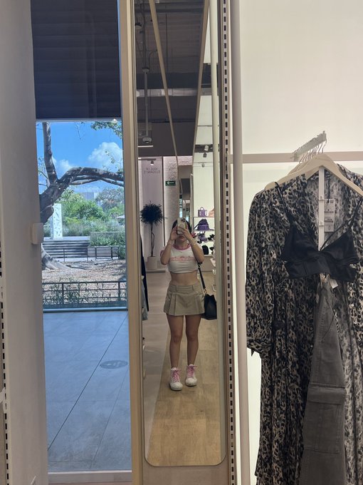 Hace mucho no me vest&iacute;a tan teen https://t.co/0Ev5nzktXF<a href="/tag/nuevafotodeperfil"class="tags"><span>#nuevafotodeperfil</span></a>