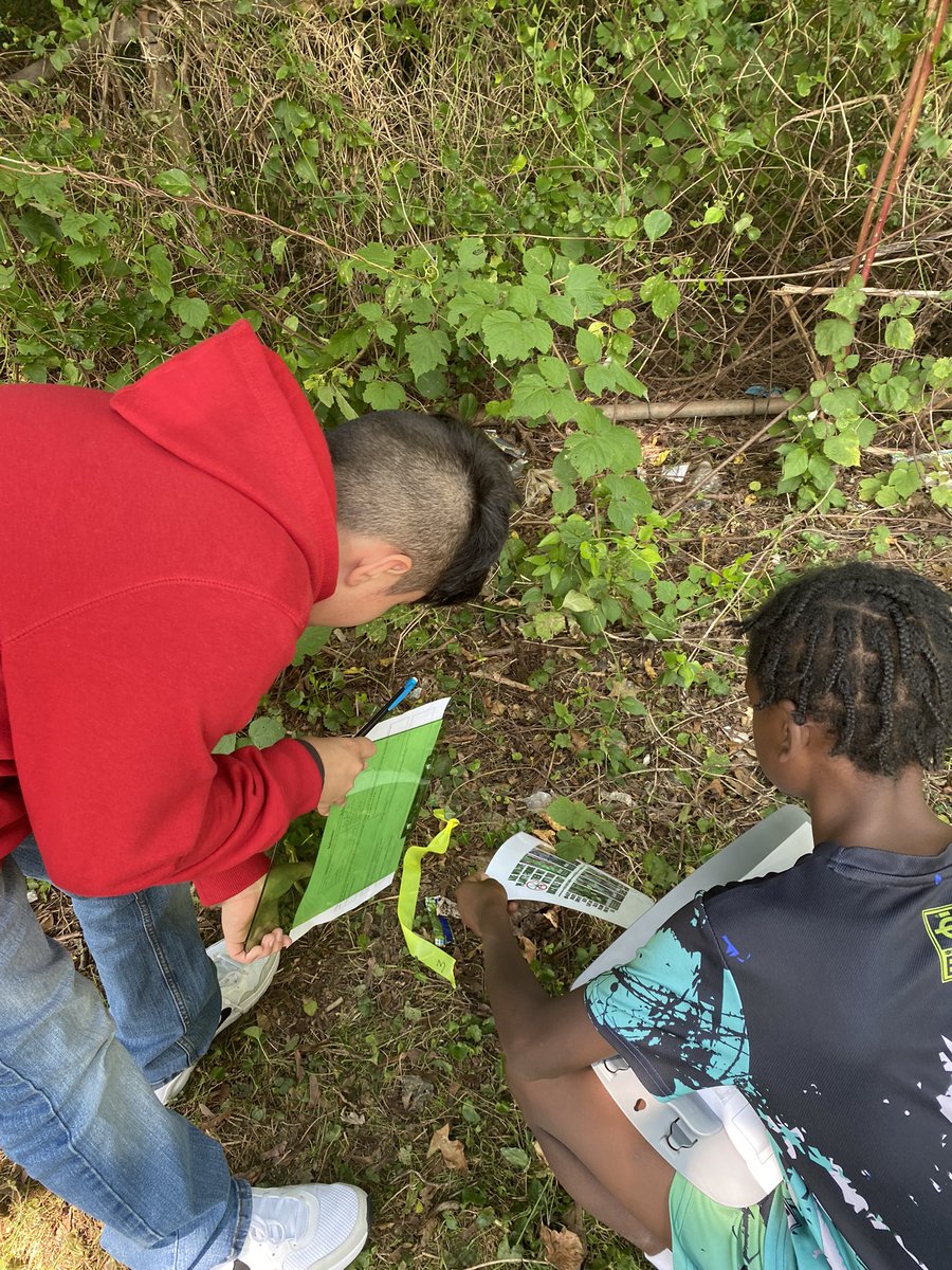 ms_madigan's tweet photo. FMS students had a great time exploring our campus ecosystems. Thank you @kdellsci for sharing your knowledge with our students. They were able to see connections between the classroom content and real world! @FMS_BCPS @SchifferB https://t.co/7Pxq0p3Gfp
