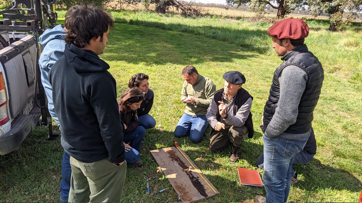 jmg_agro's tweet photo. Concluimos el módulo de ambientación en la capacitación en AGRONOMIA de precisión a técnicos de Dos Caciques.
Cierre a lo grande: Jornada a campo con Horacio Bustillo regalándonos su tiempo y enormes conocimientos sobre suelos. Gracias!
@sbustillo1981 
@LopezdeSabando 
Sigue... https://t.co/xeBtNIYLwp