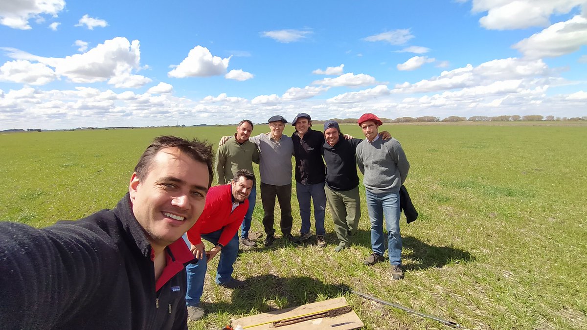 jmg_agro's tweet photo. Concluimos el módulo de ambientación en la capacitación en AGRONOMIA de precisión a técnicos de Dos Caciques.
Cierre a lo grande: Jornada a campo con Horacio Bustillo regalándonos su tiempo y enormes conocimientos sobre suelos. Gracias!
@sbustillo1981 
@LopezdeSabando 
Sigue... https://t.co/xeBtNIYLwp