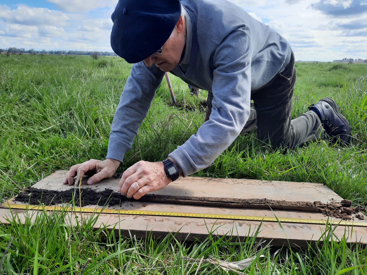 jmg_agro's tweet photo. Concluimos el módulo de ambientación en la capacitación en AGRONOMIA de precisión a técnicos de Dos Caciques.
Cierre a lo grande: Jornada a campo con Horacio Bustillo regalándonos su tiempo y enormes conocimientos sobre suelos. Gracias!
@sbustillo1981 
@LopezdeSabando 
Sigue... https://t.co/xeBtNIYLwp