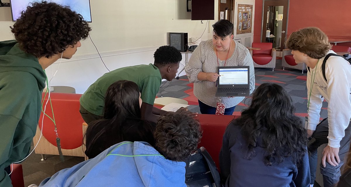 PerryWhs's tweet image. #APResearch students @WeehawkenTSD  get an excellent impromptu demonstration from @EDUwithAriel on the power of @EBSCO to leverage their year-long process of creating and defending their research paper #WeeLearn @RobFerullo4 @StefanieCirill1 @DeStefanoEDU @bcalligy @CollegeBoard