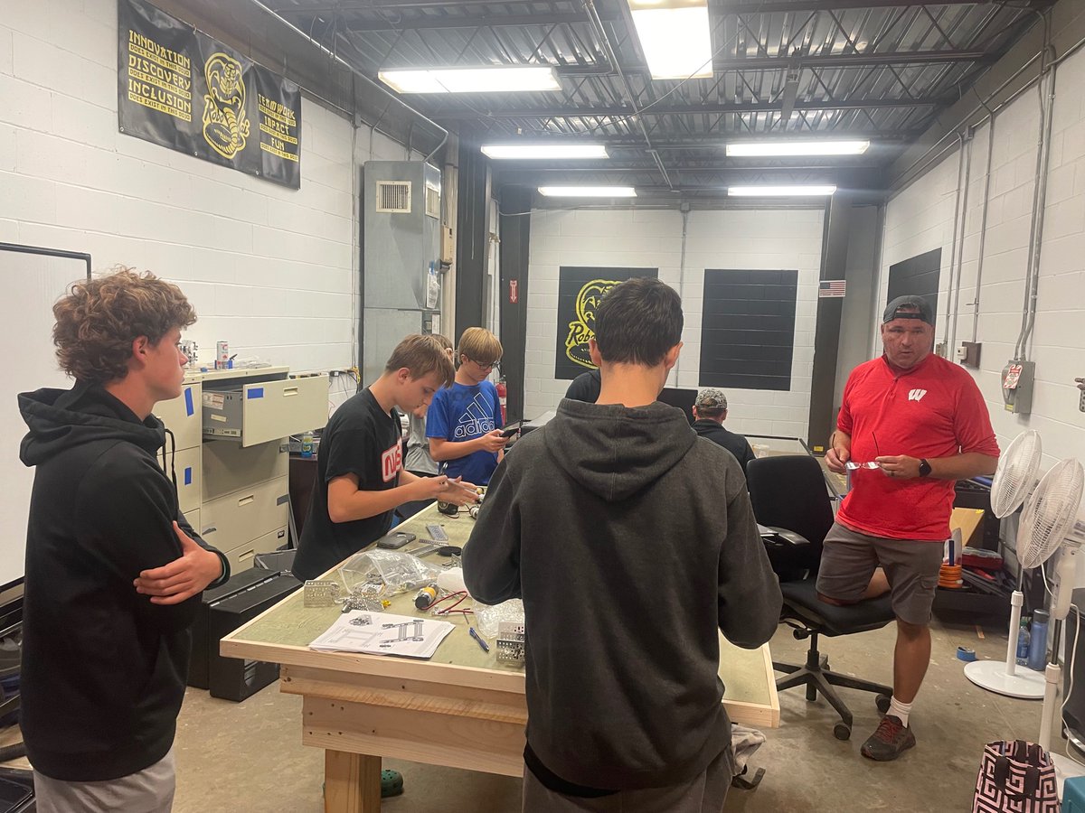 RoboKaiRobotics's tweet image. Our first official meeting of the season in the books

We made great progress building a coding today 

Excited for the rest of the season
@BishopFenwick1 @FTCTeams