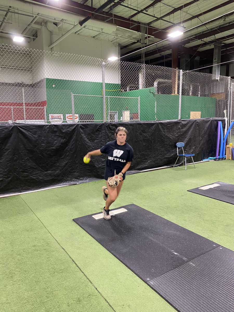 _Ashley019's tweet photo. Getting ready with @BSherSB for the @UWA_Softball camp with @defo25 !!! https://t.co/p26jegLEgn