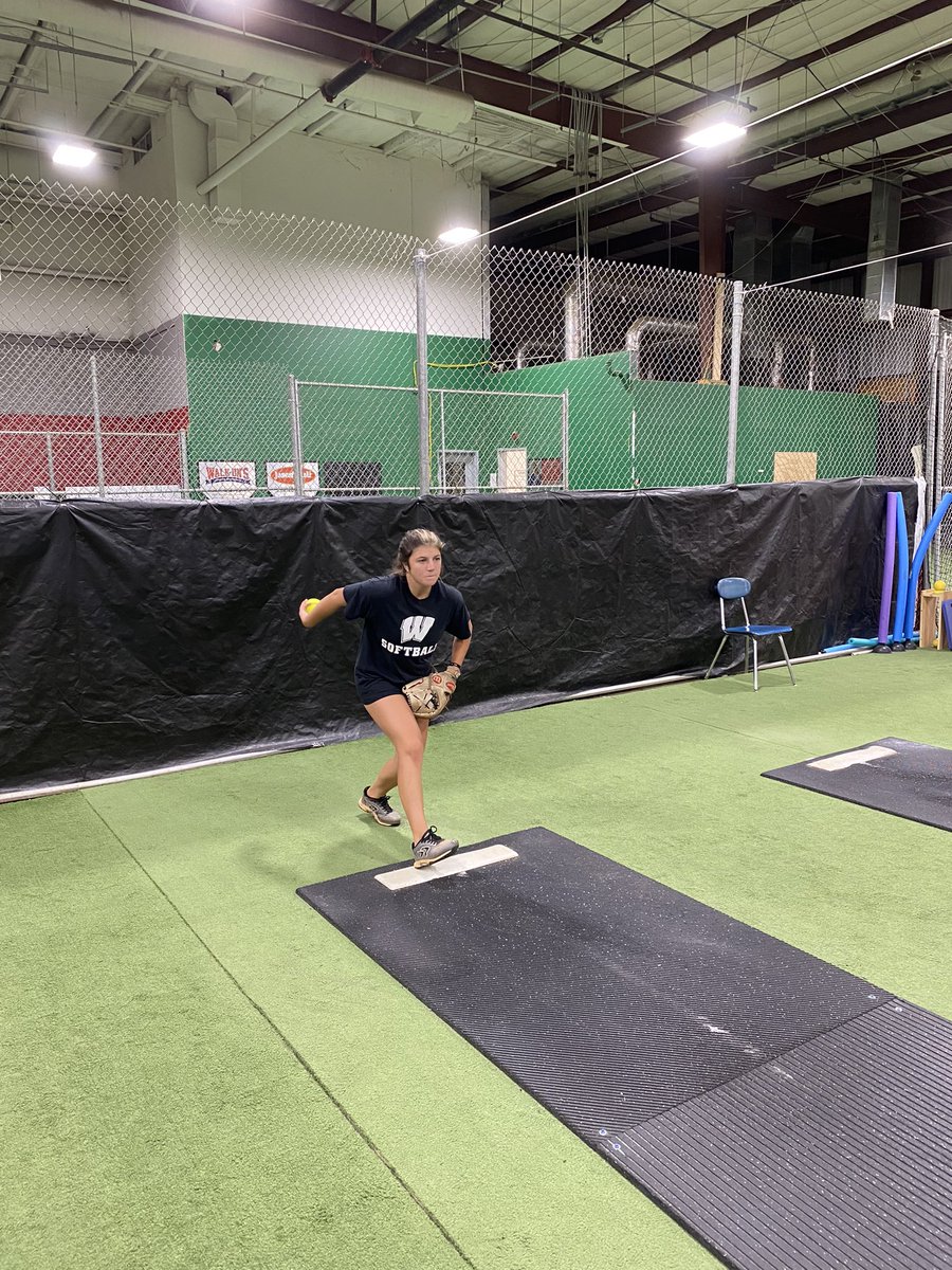_Ashley019's tweet photo. Getting ready with @BSherSB for the @UWA_Softball camp with @defo25 !!! https://t.co/p26jegLEgn