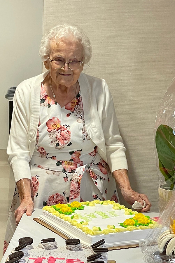 Sister Anna Louise turned 101!  She is the "wisest" among us. Always ready for cake may be one of her secrets to a long, joyous life. Happy birthday Sister Anna Louise!