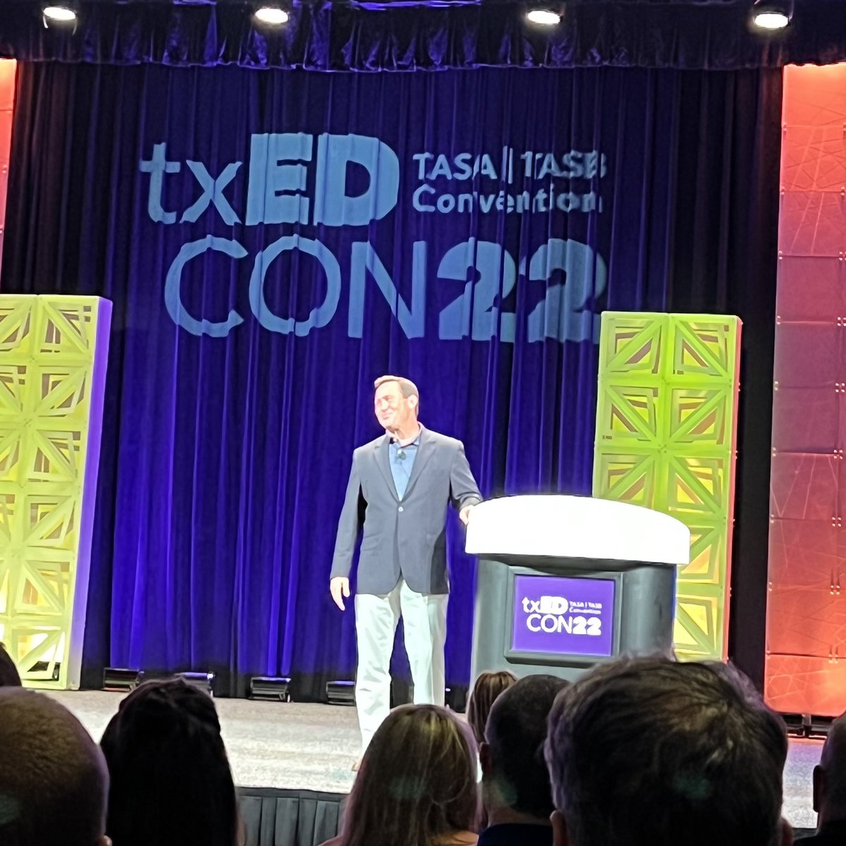JulieHinaman's tweet photo. So inspired and empowered by @JonGordon11!
@tasbnews
#BetterTogether
#PowerOfPositiveTeam
#KnowYourWhy
#TelescopeMicroscope
#txEDCON22 https://t.co/5weKLcbQ0Q