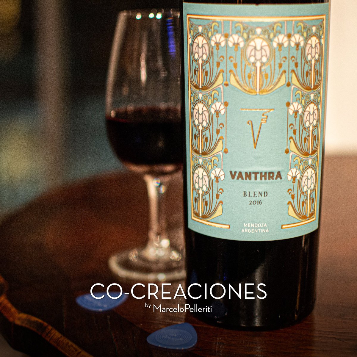 #Vanthra 🍷, blend de Malbec, Cabernet Franc y Syrah.
Un vino complejo, fresco y elegante, que nació de la amistad de Fernando Ruiz Díaz y <a href="/MarcePelleriti/">Marcelo Pelleriti</a>
#ArtistasByMarceloPelleritiWines #Vino #Argentina #Mendoza #musica #Viernes