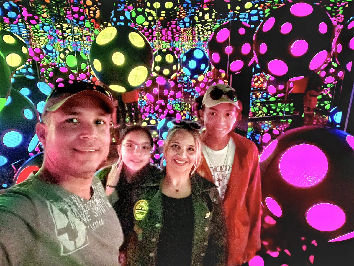 AnaPatty's tweet photo. “It is time to seek a hymn of love for our souls…” Revolutionist of the world by the Art. Yayoi Kusama #welcomefall #auntumn #art #yayoikusama #onewitheternity #exhibition #hirshhorn #collection https://t.co/rRdmd0VsSo