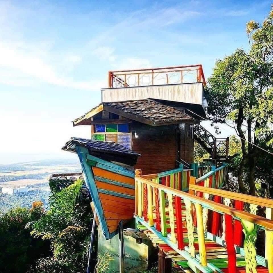 lokalisstay's tweet photo. Salah satu tarikan menarik di Penang !!

📍Bukit Genting Hill, Penang

Lawa guys. Sesuai bagi kaki instagramable yang suka bergambar. Kena pulak time sunset, memang cun teruk. 😍 https://t.co/RqWY3k2j7y
