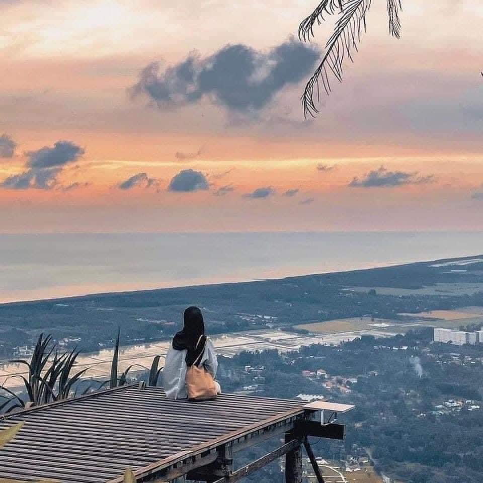lokalisstay's tweet photo. Salah satu tarikan menarik di Penang !!

📍Bukit Genting Hill, Penang

Lawa guys. Sesuai bagi kaki instagramable yang suka bergambar. Kena pulak time sunset, memang cun teruk. 😍 https://t.co/RqWY3k2j7y