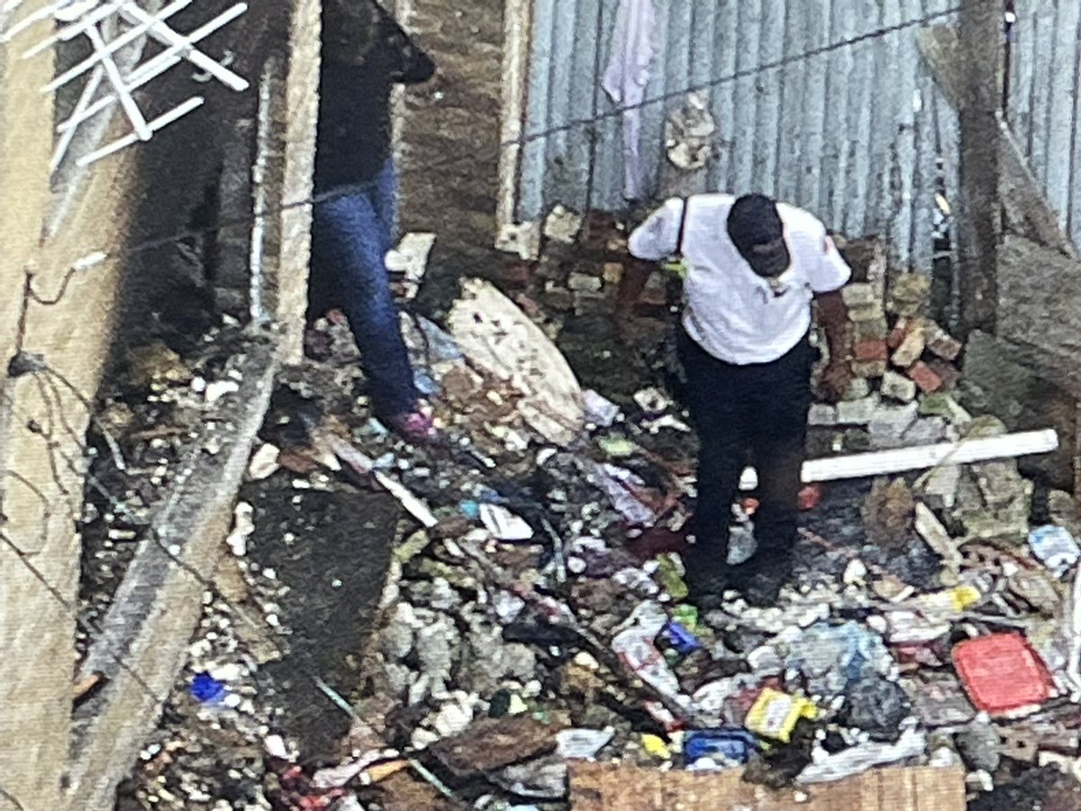 KrisHabermehl's tweet image. While CFD investigators work to locate the cause &amp;amp; origin of a fire at 3340 W 79th Street, police stand amid a mountain of belongings from a hoarding situation at the home. A 61 year old woman was very critically hurt in the blaze. More at cbsnews.com/chicago/live
