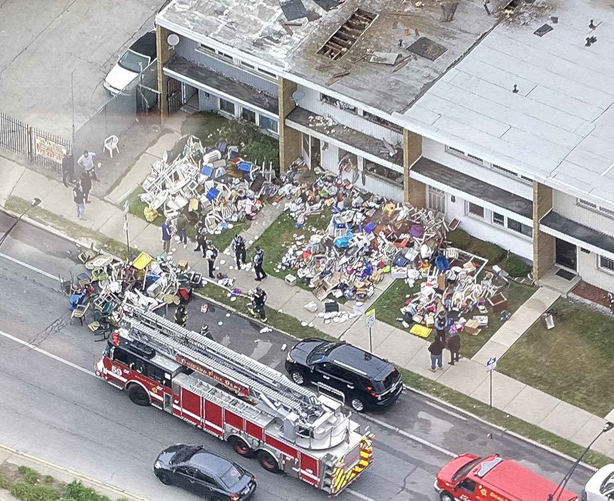 KrisHabermehl's tweet image. While CFD investigators work to locate the cause &amp;amp; origin of a fire at 3340 W 79th Street, police stand amid a mountain of belongings from a hoarding situation at the home. A 61 year old woman was very critically hurt in the blaze. More at cbsnews.com/chicago/live