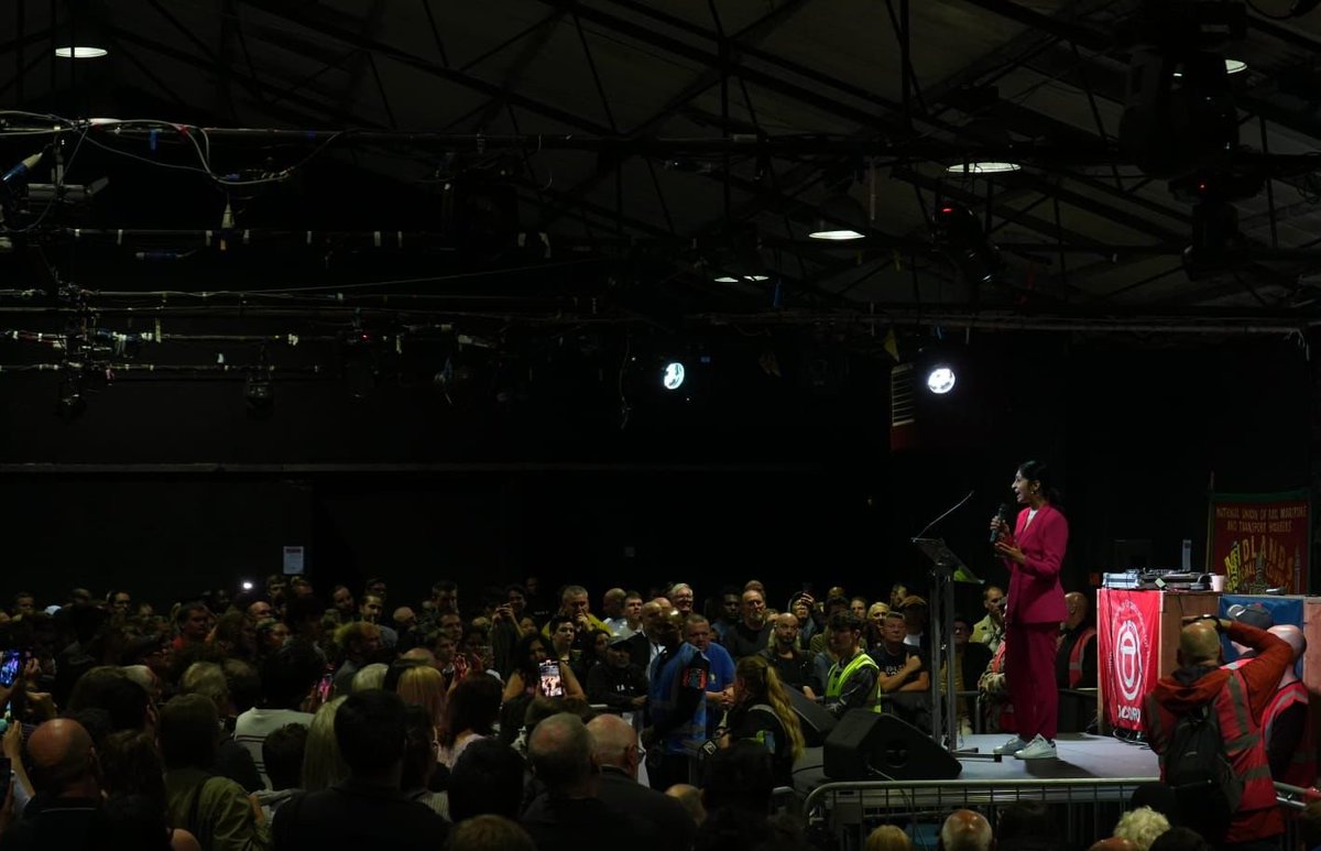 zarahsultana's tweet photo. Today the Tories handed bankers and CEOs tax cuts worth billions of pounds while doing nothing to help the poorest.

It's a budget by the rich, for the rich.

Tonight Birmingham said #EnoughIsEnough 👊🏽 https://t.co/FDOfgtala5