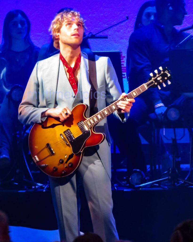 caramelfool's tweet photo. The way Luke’s looking up at everyone in the circle 🥺
#5Secondsofsummer #5sosedits #calumhood #michaelclifford #ashtonirwin #lukehemmings #5sos #5sostour #takemyhandworldtour #takemyhanduktour #5sosuktour #5sosconcert #5soscalm #5sosfam #5sosupdat… https://t.co/poPvolw0NE https://t.co/kpHlujGYTo