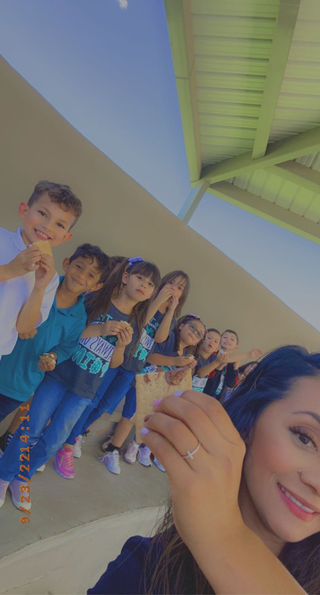 iswartz_CTE's tweet photo. Our Friday consisted of AVID “Team Building” and s’mores made with thermal energy. Perfect way to end our week! #CTEAlwaysOnPoint #KindKindergarteners #AVIDFriday #TeamSISD https://t.co/EsnwuOhoJj