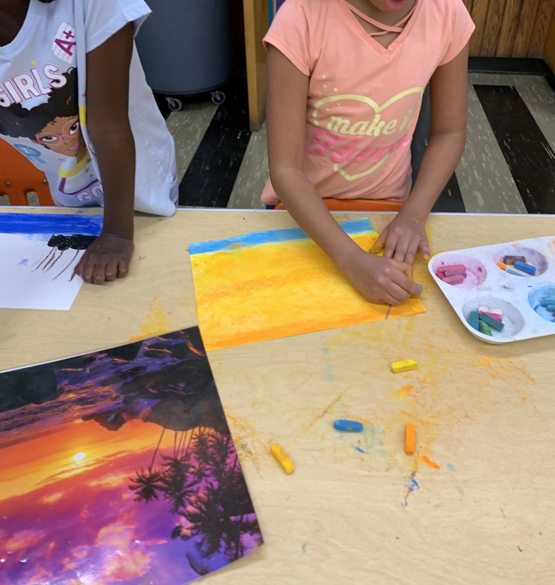 southschoolart's tweet photo. Gr2 Ss @South_Sharks develop observation skills by drawing from still-life models or reference images and using drawing materials of their choice.Class ends with share time and Ss talk about their work and ask questions. #choicebasedart #SHOM #studiohabitsofmind https://t.co/YnB7LxjgRp