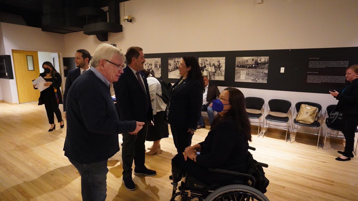 SBAIsabel's tweet photo. Hispanic entrepreneurs truly exemplify the grit and ingenuity that drive our nation's economy. Nearly one in four new businesses is Hispanic-owned. We joined local Hispanic entrepreneurs to discuss how we can continue to deliver vital business resources. #HispanicHeritageMonth https://t.co/3U4FhBs698