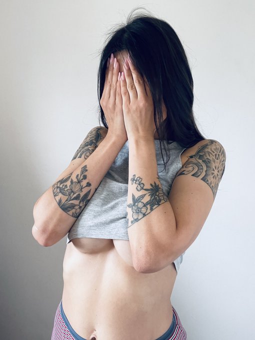 I have an anxiety disorder. It&rsquo;s hard to live with, it&rsquo;s new and I&rsquo;m learning to figure it out https://t