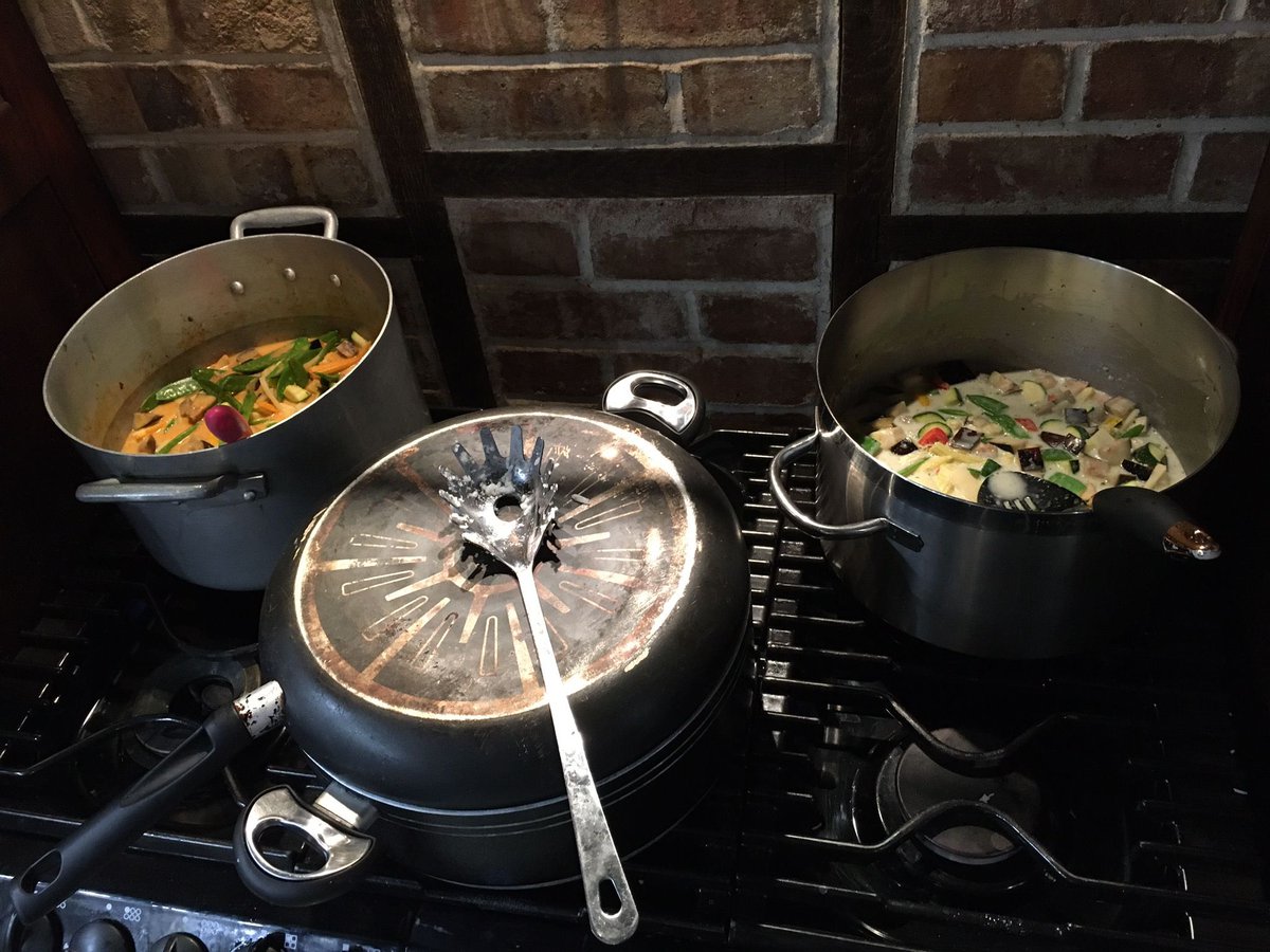 YanlanMao's tweet photo. And this is me trying to cook thai curry for 14 people! Never had to cook 2kg of rice in one pot! Lucky I practiced a lot during lockdown! #cookingPI #gorgeouskitchen https://t.co/5KCPfNUqrm