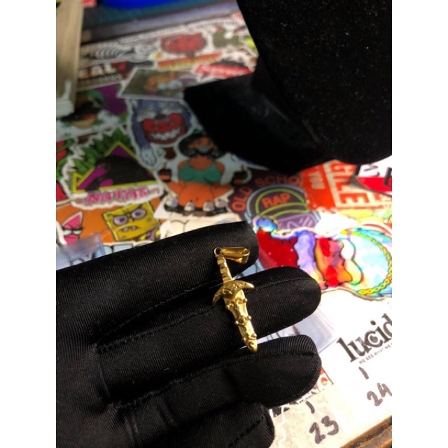 GoldBlcn's tweet photo. I'm selling CLASSIC DAGGER BY GOLDBLCN for ₱700. Get it on Shopee now! https://t.co/ZvFtcCOBAt #ShopeePH https://t.co/T7DujINQI2