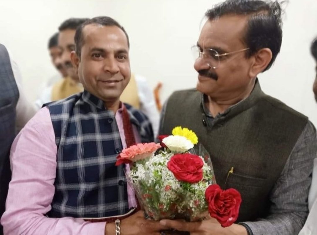 AshishUrmaaliya's tweet photo. जबलपुर के भाजपा नेता ने भोपाल के टीटी नगर में कार लॉक कर एक कम्प्यूटर ऑपरेटर के साथ जबरदस्ती दुष्कर्म किया। 

पहले उत्तराखंड और अब मध्य प्रदेश। जवाबदार कौन ? https://t.co/tnIgtfYFgX