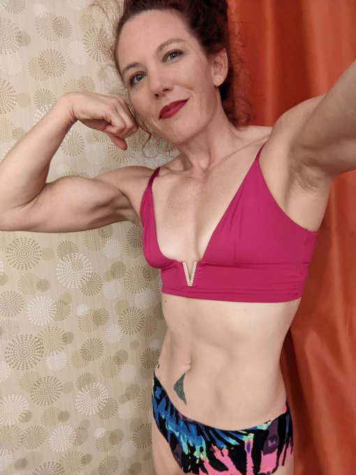 This hotel room came with a couple photo backdrops 😉🎥 https://t.co/WCXcemhygQ