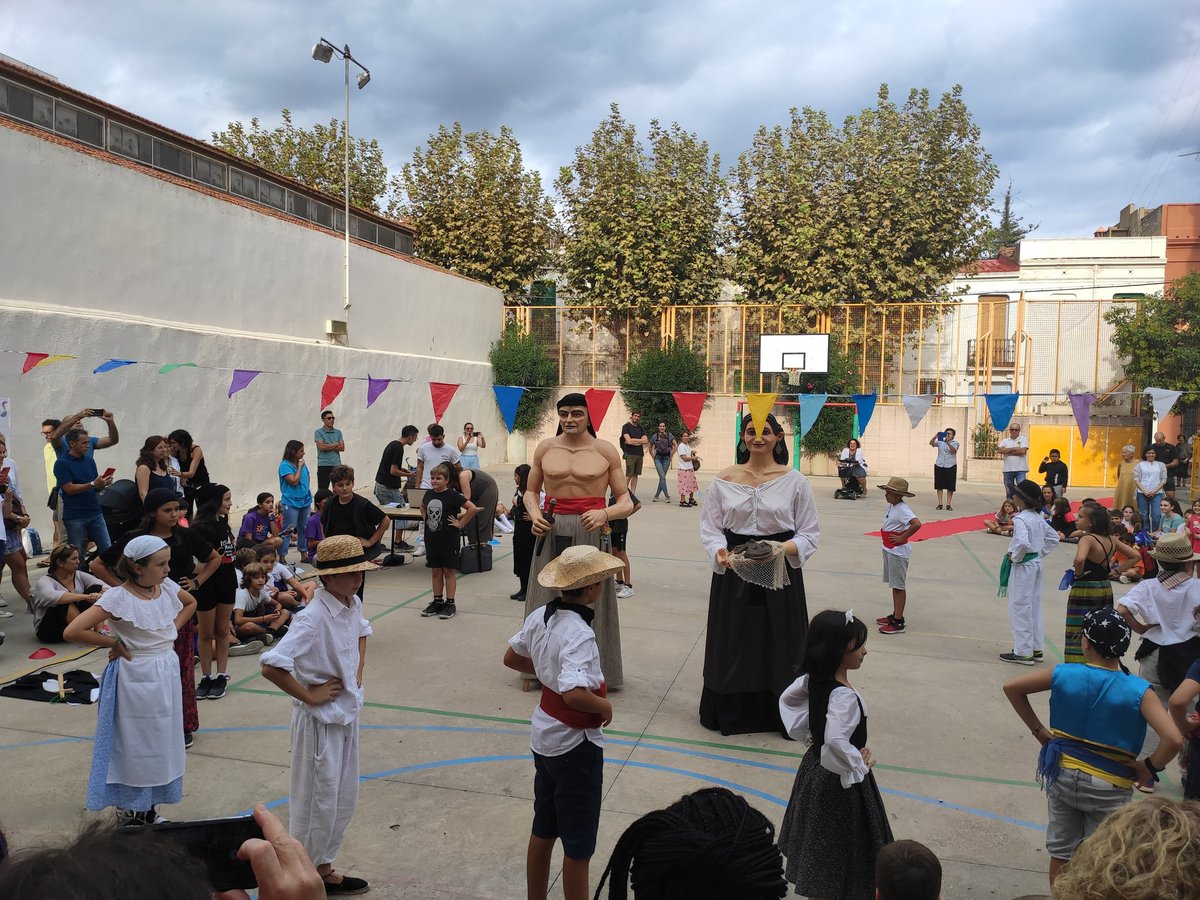 Escola Assís 🖥️🎼🎨📐 tweet media