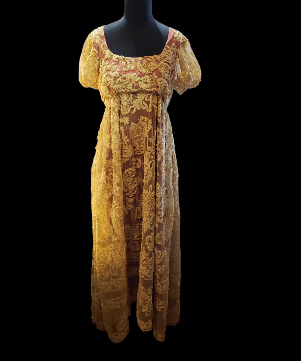 jennyvi's tweet photo. All that's left to do is the hand sewing, which includes sewing the beads I took off to be able to sew the seam allowance.
#janeausteninspiration #regencyfashion #regencycore #regencystyle #regencycostume #janeaustencouturebyjennyvi #janeaustencouture https://t.co/Ic16vBPNwB
