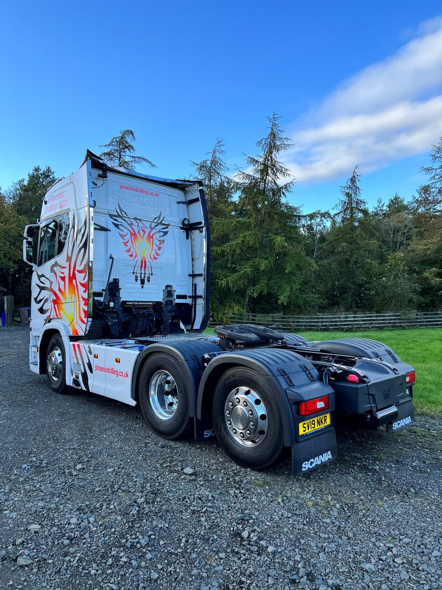 phoenixdrilling's tweet photo. Meet the latest addition to, and powerhouse of our fleet, Scania S650 V8. #lowloader #supportvehicle #scania #V8 #650horsepower #phoenixdrilling #teamwork @davidturnbull_4 https://t.co/y9pVSM234x