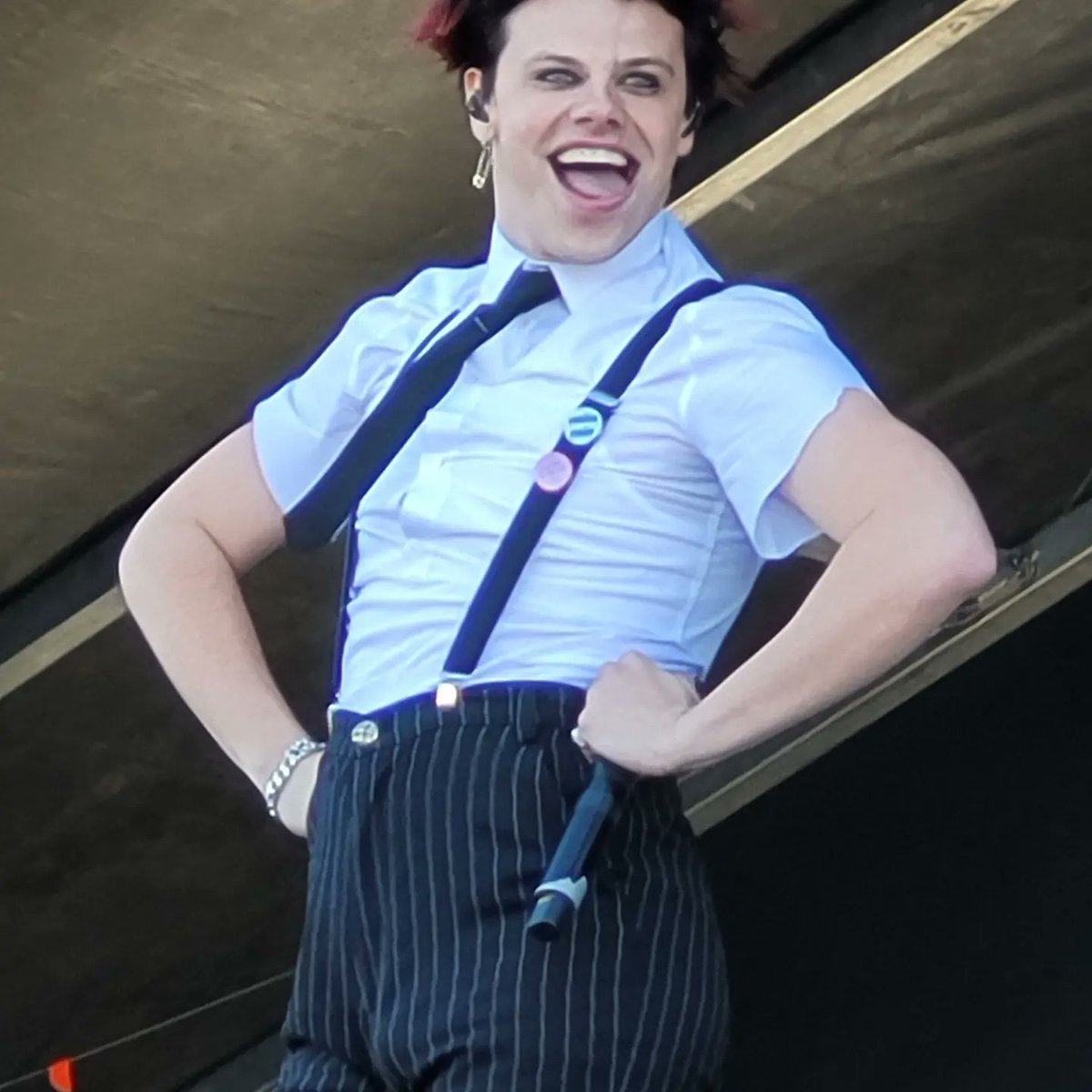 stacydotson2013's tweet photo. @yungblud We were watching you yesterday https://t.co/dvttRbiWFV