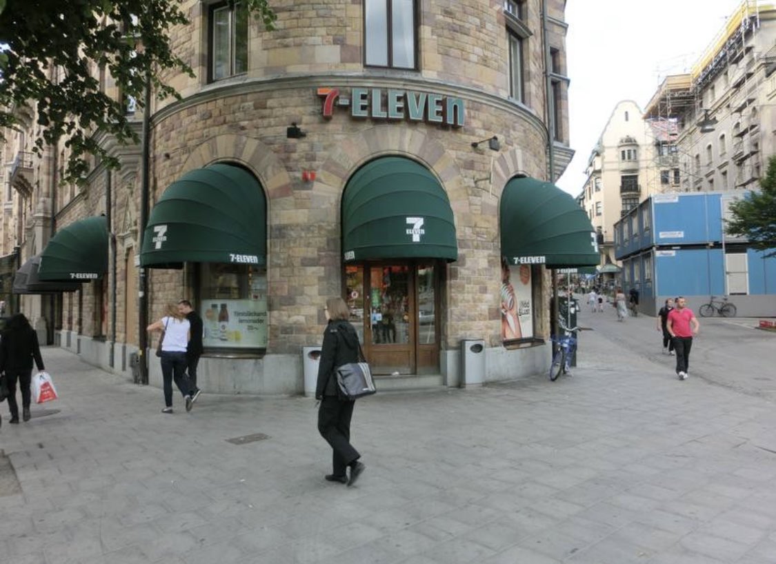 kellysnclair's tweet photo. @ZackBornstein you would love the 7-Eleven flex in Stockholm. 👌🏼 https://t.co/LWGhW19Chx