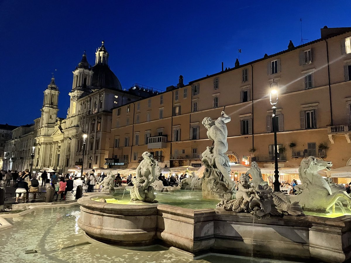 carmenpellicer_'s tweet photo. En #Roma nunca te cansas…Esta noche disfrutando de las #fontanas y el limoncello italiano! https://t.co/RUQ4gs89cF