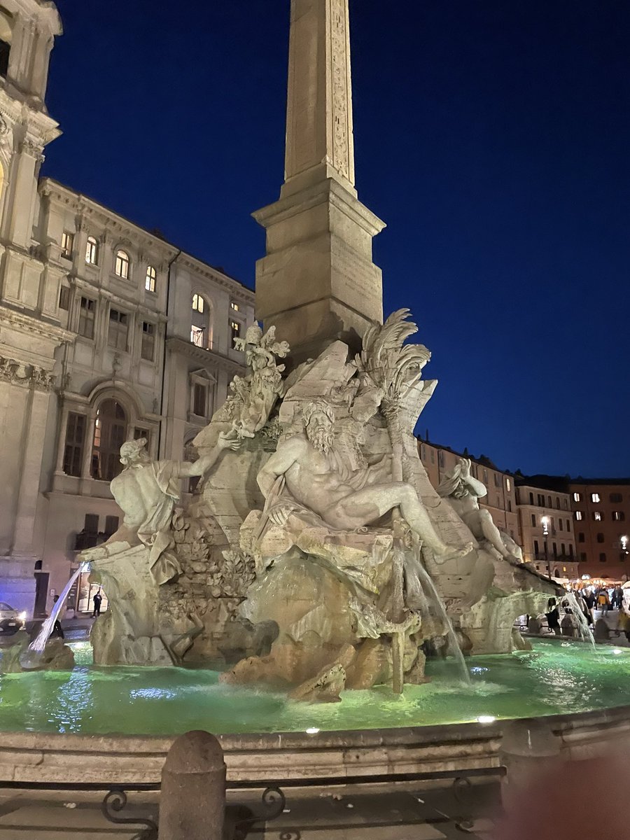 carmenpellicer_'s tweet photo. En #Roma nunca te cansas…Esta noche disfrutando de las #fontanas y el limoncello italiano! https://t.co/RUQ4gs89cF