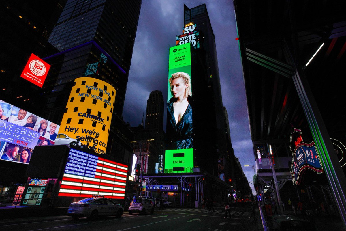 jeanne_added's tweet photo. Today je suis en grand à Times Square New York et en concert à l’Ubu à Rennes. Love it 🥰🥰🥰🥰 #equal @spotifyfrance https://t.co/KwJ0CuObwC
